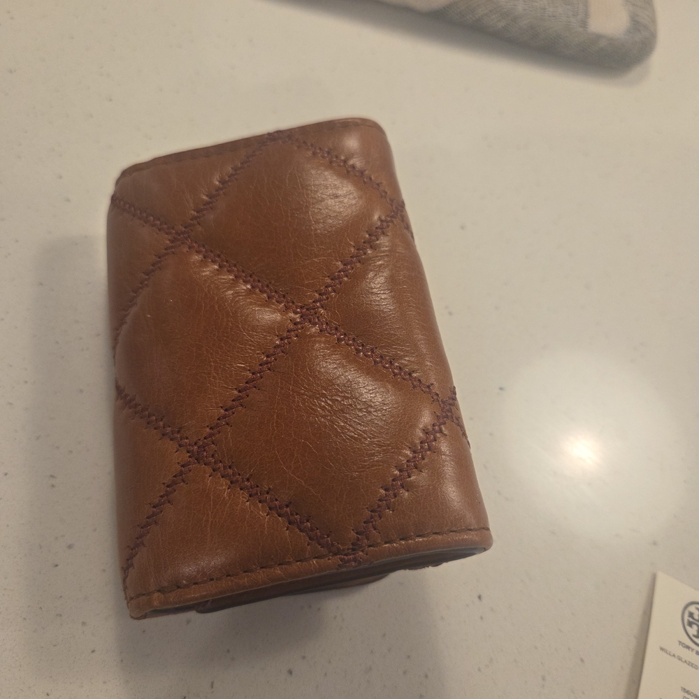 Tory Burch Tan Quilted Leather Wallet - Picture 4 of 5